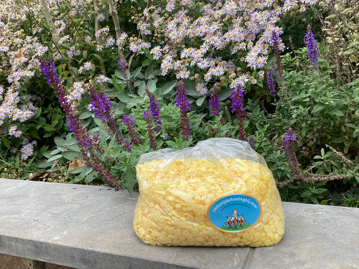 Bijenwas pastillen geel Van Imkerij "De Honingbij"