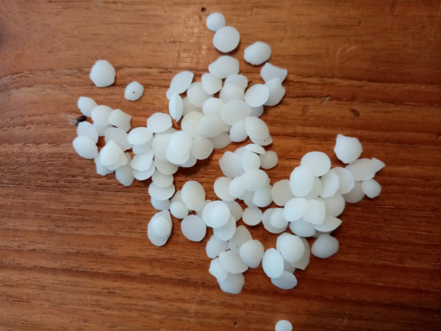 Bijenwas Pastillen wit Van Imkerij "De Honingbij"