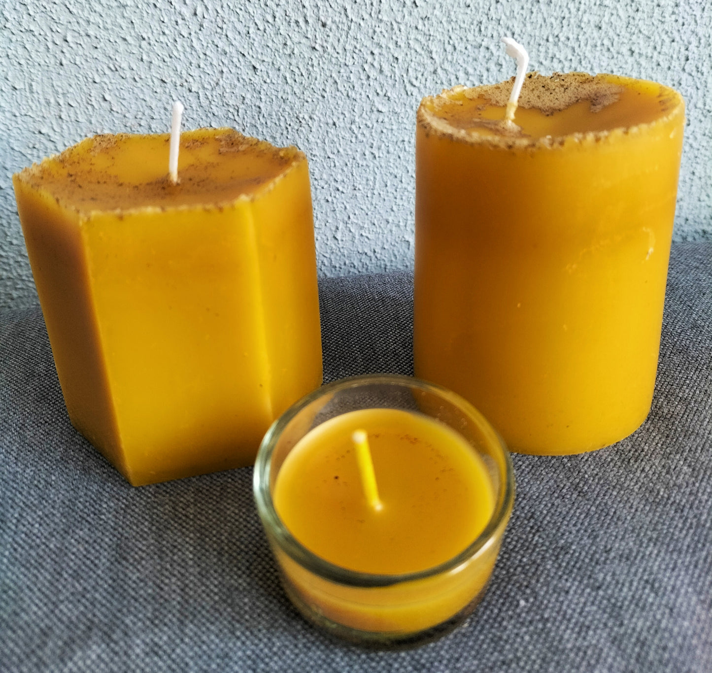 Kaarsen met bijenwas Van Imkerij "De Honingbij"