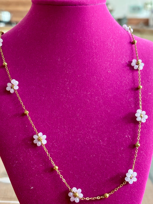 ketting met roze bloemen